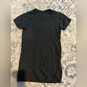 black lululemon full length swiftly top